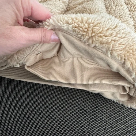 Alo Yoga Jacket - Picture 7 of 13